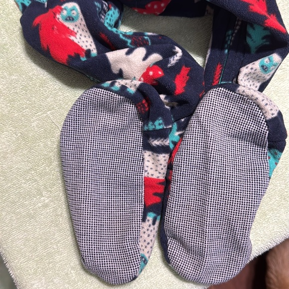 Boys OshKosh B’Gosh One piece Holiday Pajama With Footies Size 5T - Picture 6 of 11